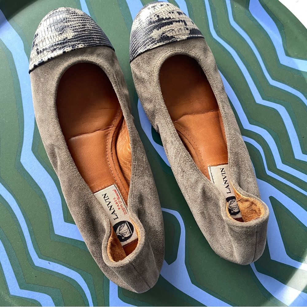 LANVIN 🩰 EUC greige suede ballet flats with snakeskin cap toe